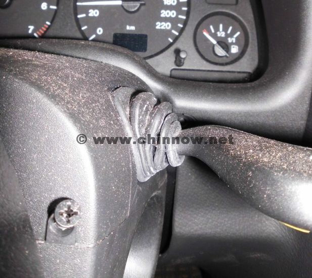 Opel Astra® G (1998-2004):  Lenksäulenverkleidung: Kreuzschlitzschraube rechts.
